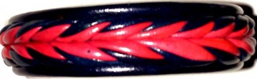 Armband, gevlochten leer, diameter 6,5 cm.