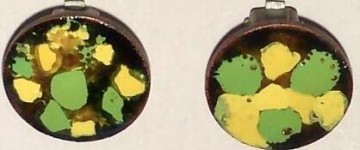 Oorclips, groen-geel op zwarte ondergrond