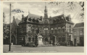 Utrecht - Universiteit met standbeeld Jan van Nassau